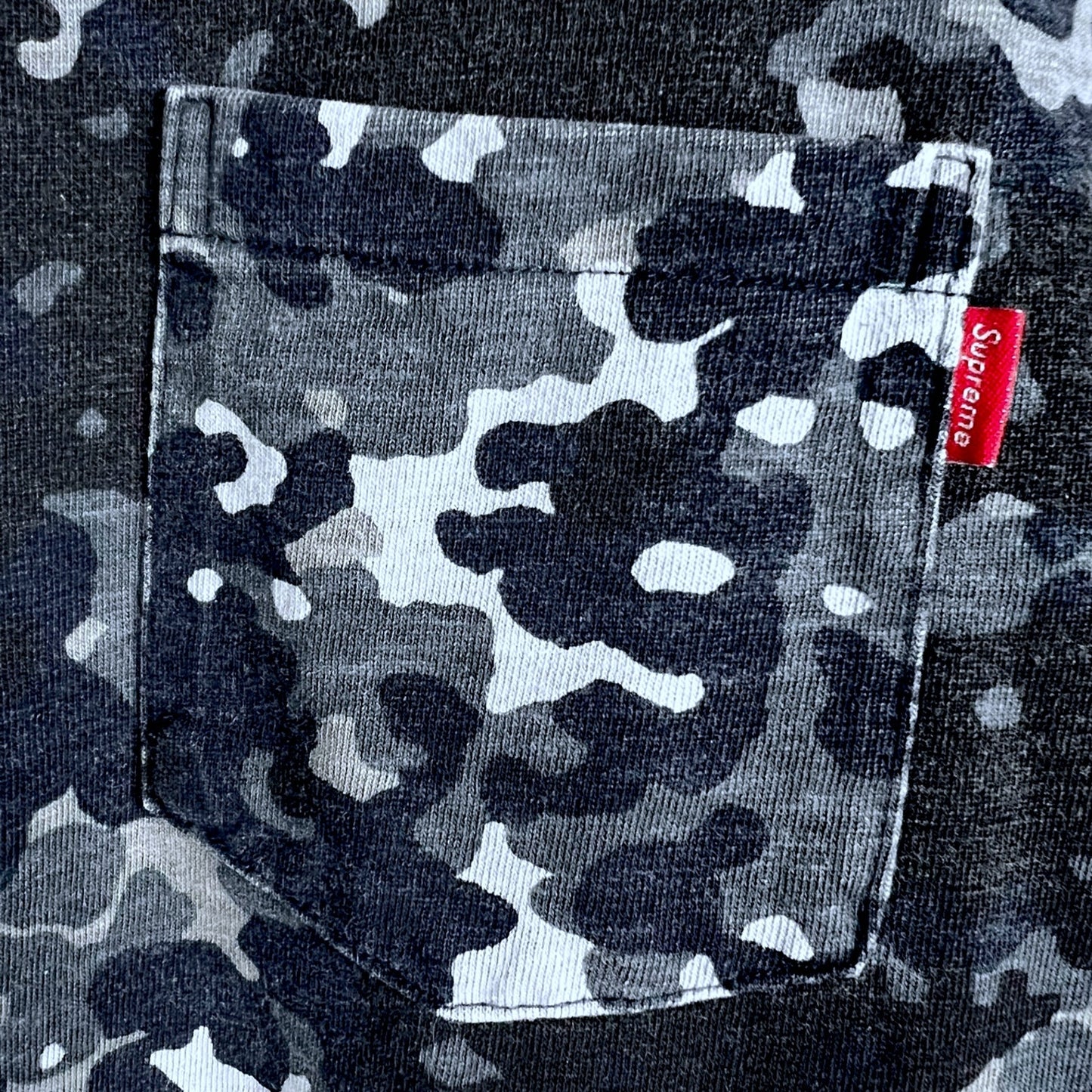 Supreme SS 2019 Blue Digi Camo Logo Tag Men's Large Ringer Pocket T-Shirt Casual