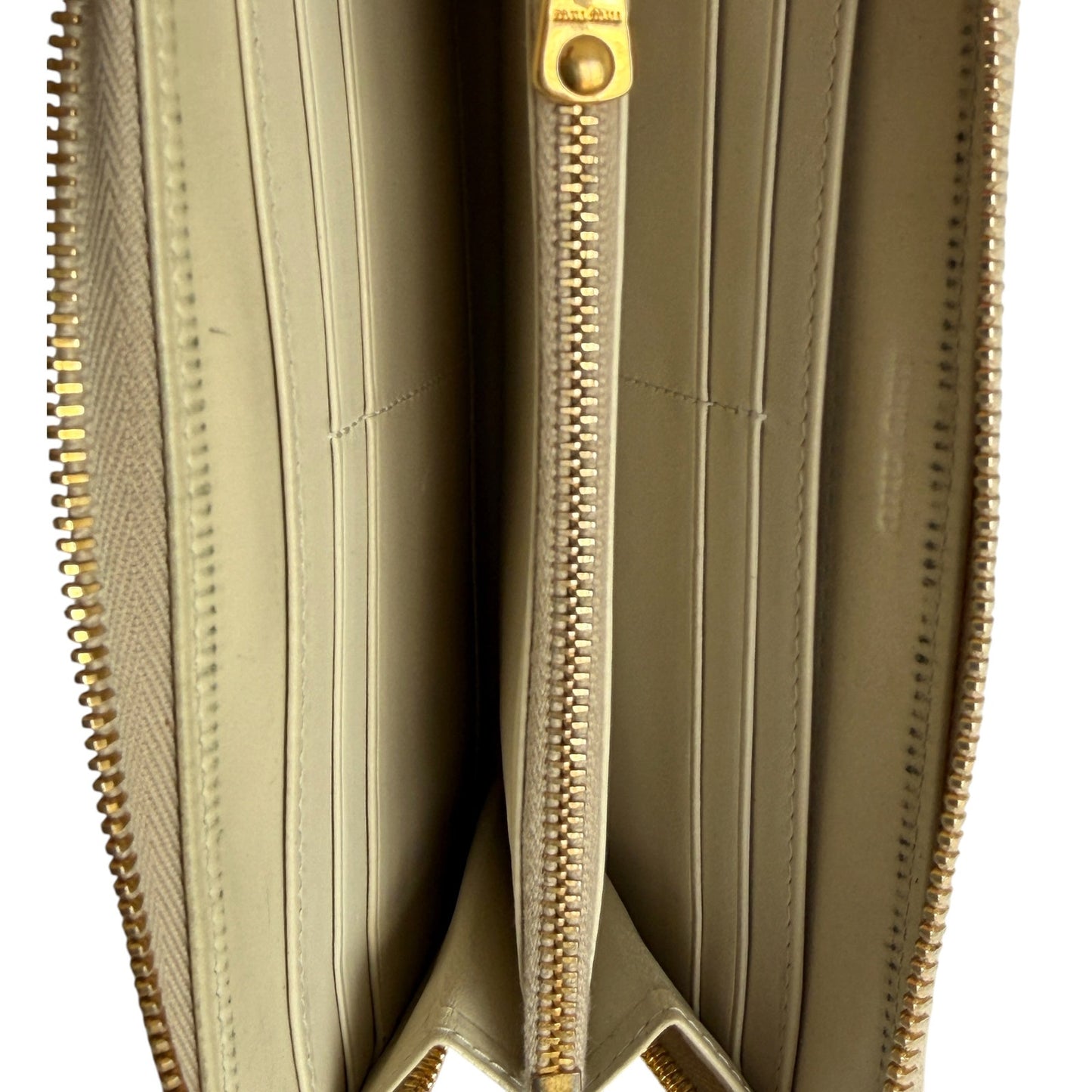 Miu Miu Leather Cream Crocodile Embossed Clutch Wallet Luxury Glam $995 Retail