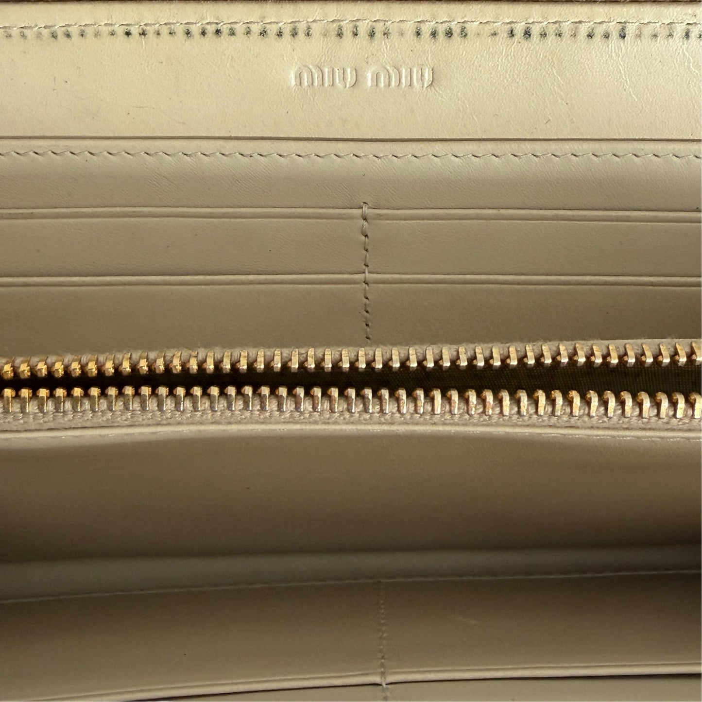 Miu Miu Leather Cream Crocodile Embossed Clutch Wallet Luxury Glam $995 Retail