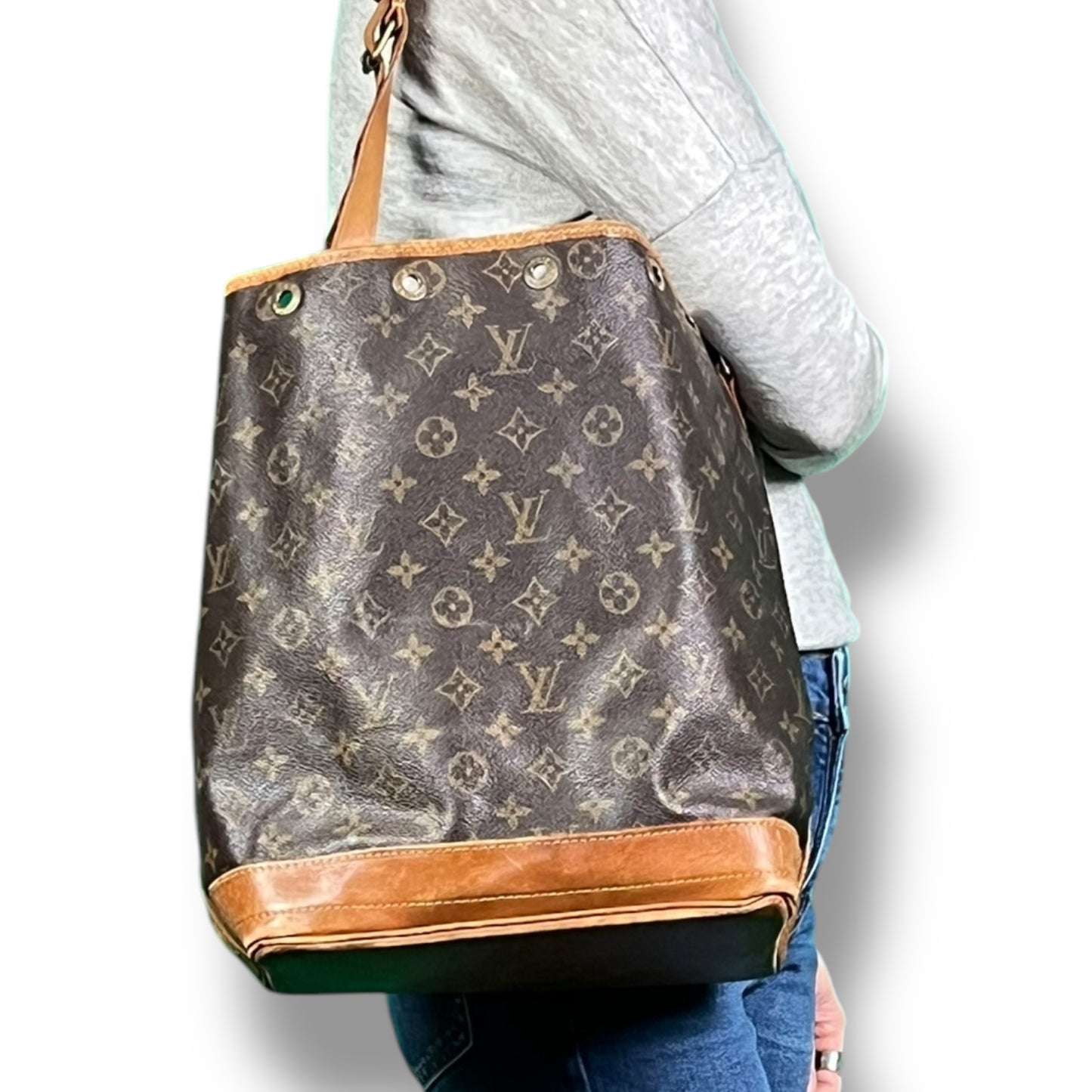 Vintage Louis Vuitton Noé Brown Monogram Large Bucket Bag - $1,250 Retail