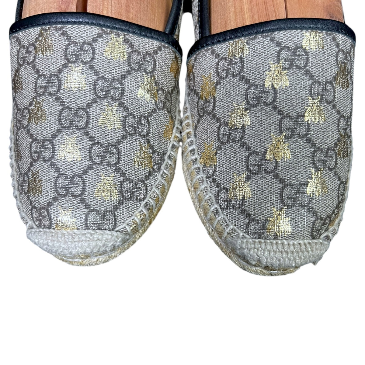 Gucci Supreme Monogram Gold Bees Print Flats Espadrilles EU 37 US W6.5 Luxury