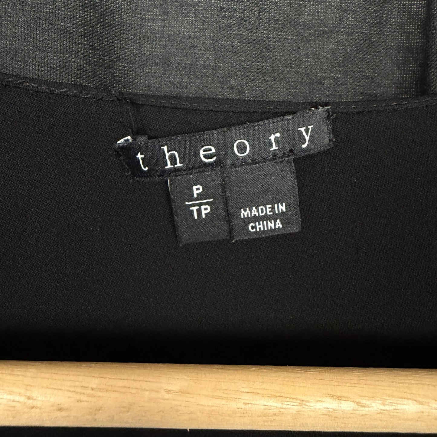 Theory Women P Black 100% Silk V Neck Sleeveless Curved Hem Strap Tank Shell